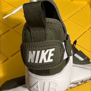 Hunter Green and White Nike Huarache City Low